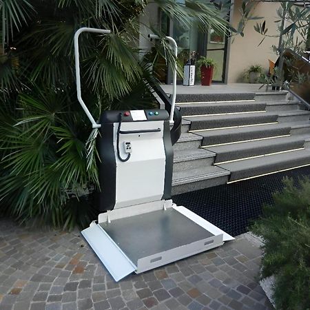 Hotel Angelini Torbole Sul Garda Esterno foto