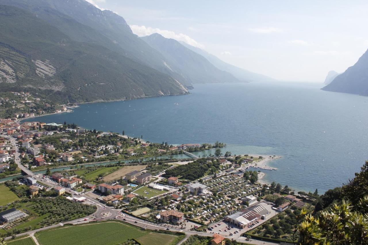 Hotel Angelini Torbole Sul Garda Esterno foto