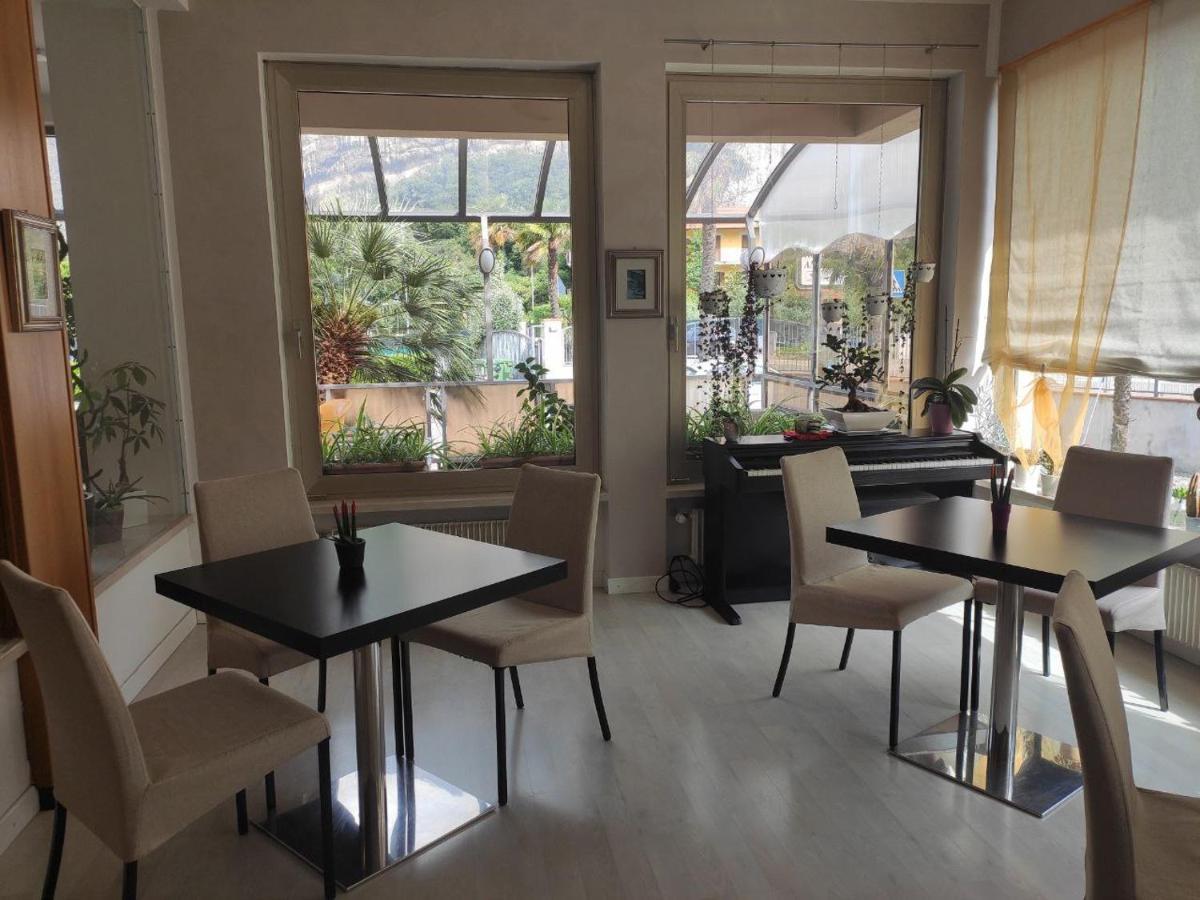 Hotel Angelini Torbole Sul Garda Esterno foto