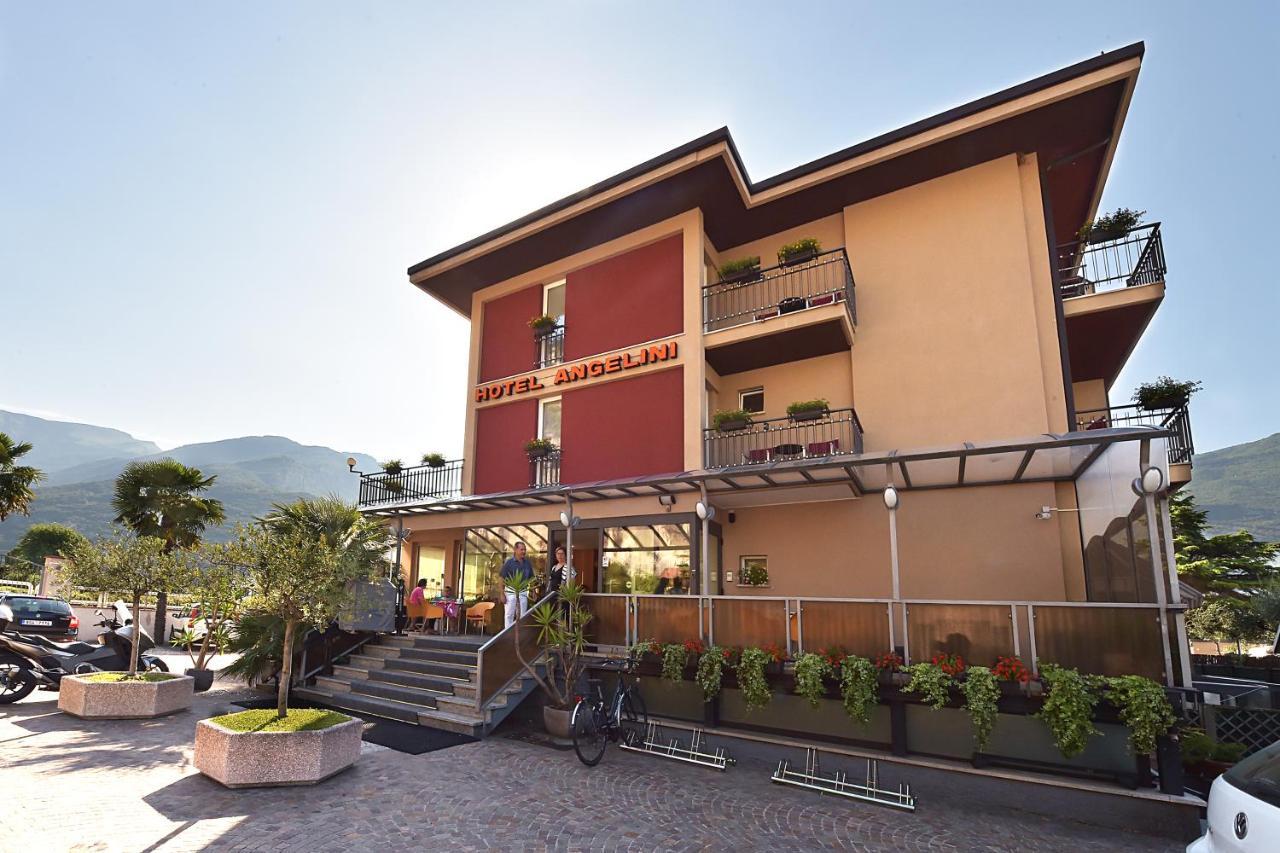 Hotel Angelini Torbole Sul Garda Esterno foto