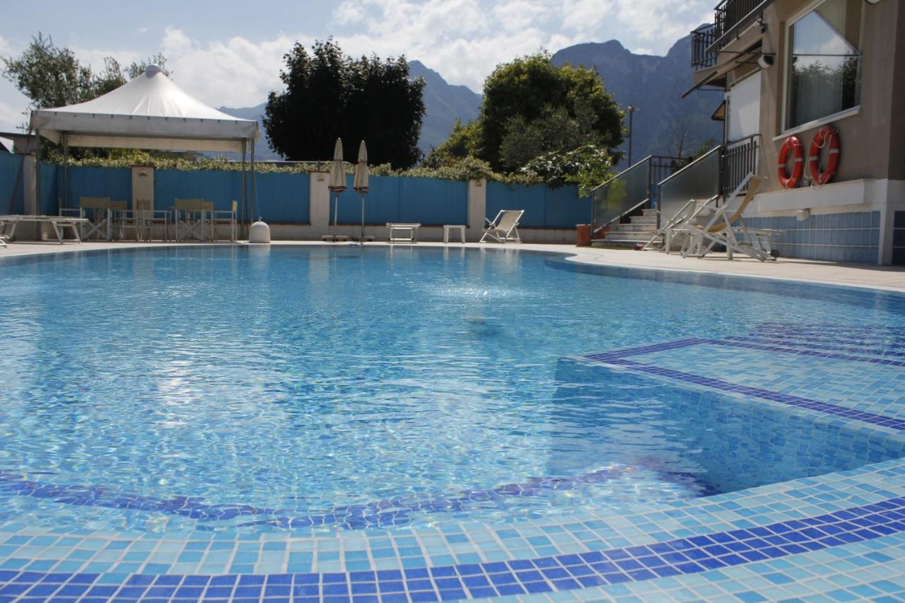 Hotel Angelini Torbole Sul Garda Esterno foto