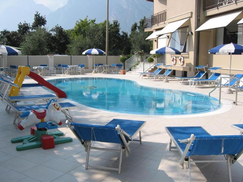 Hotel Angelini Torbole Sul Garda Esterno foto