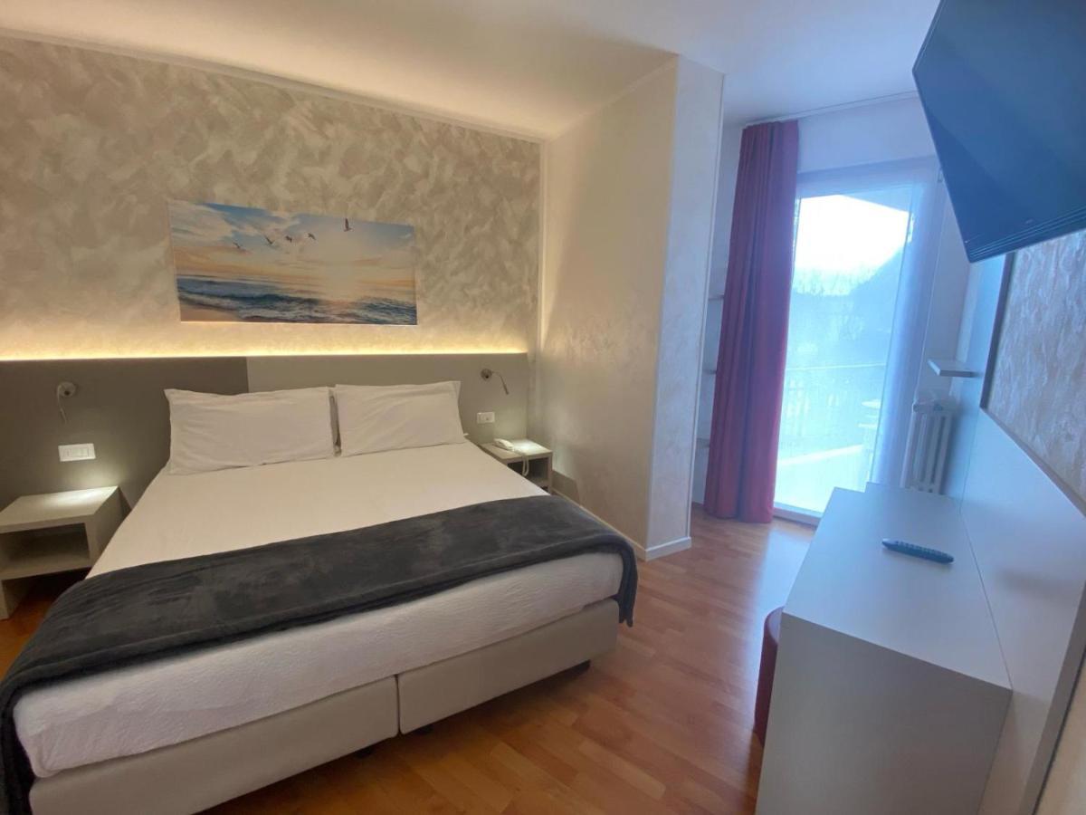 Hotel Angelini Torbole Sul Garda Esterno foto