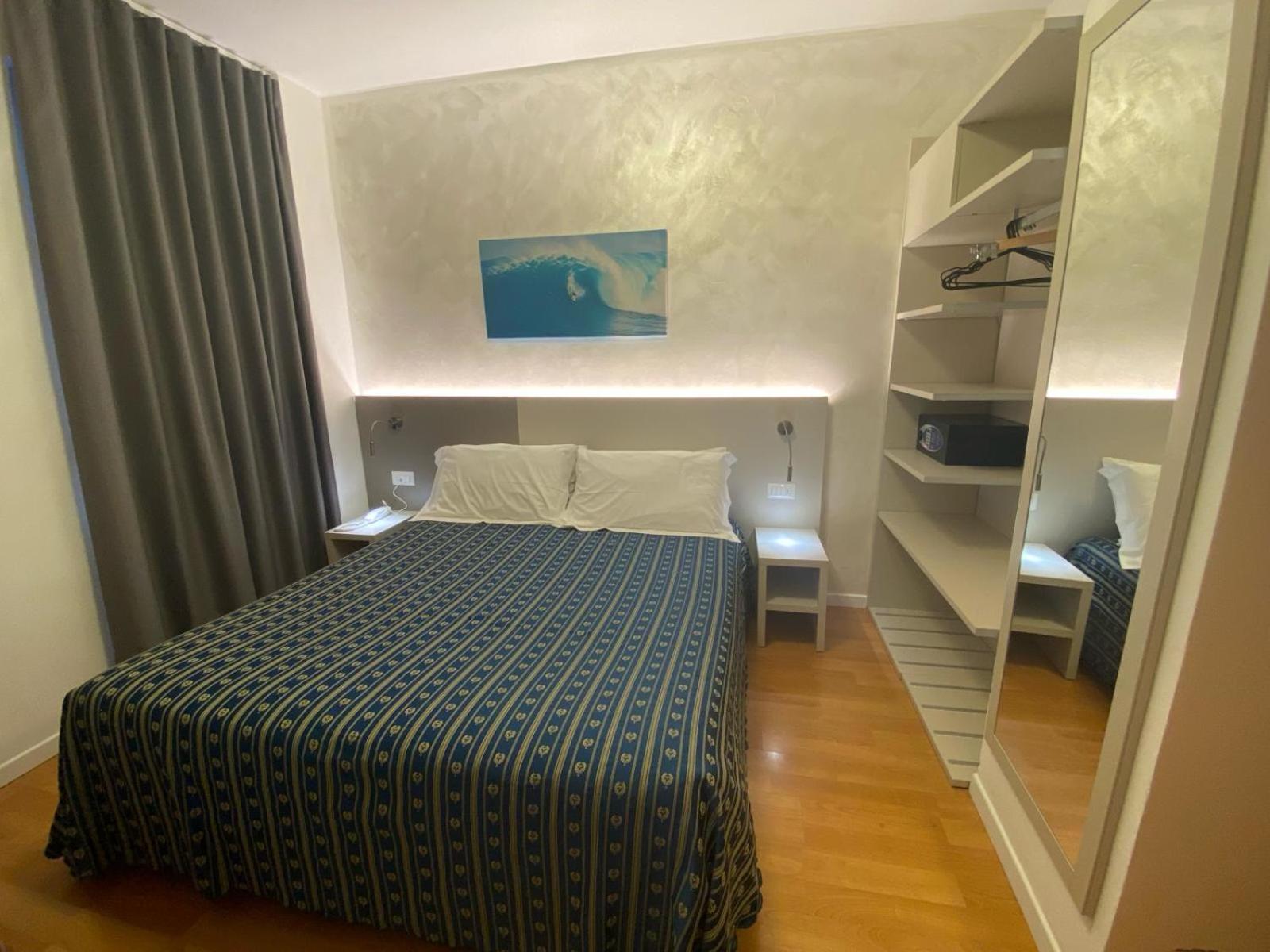 Hotel Angelini Torbole Sul Garda Esterno foto