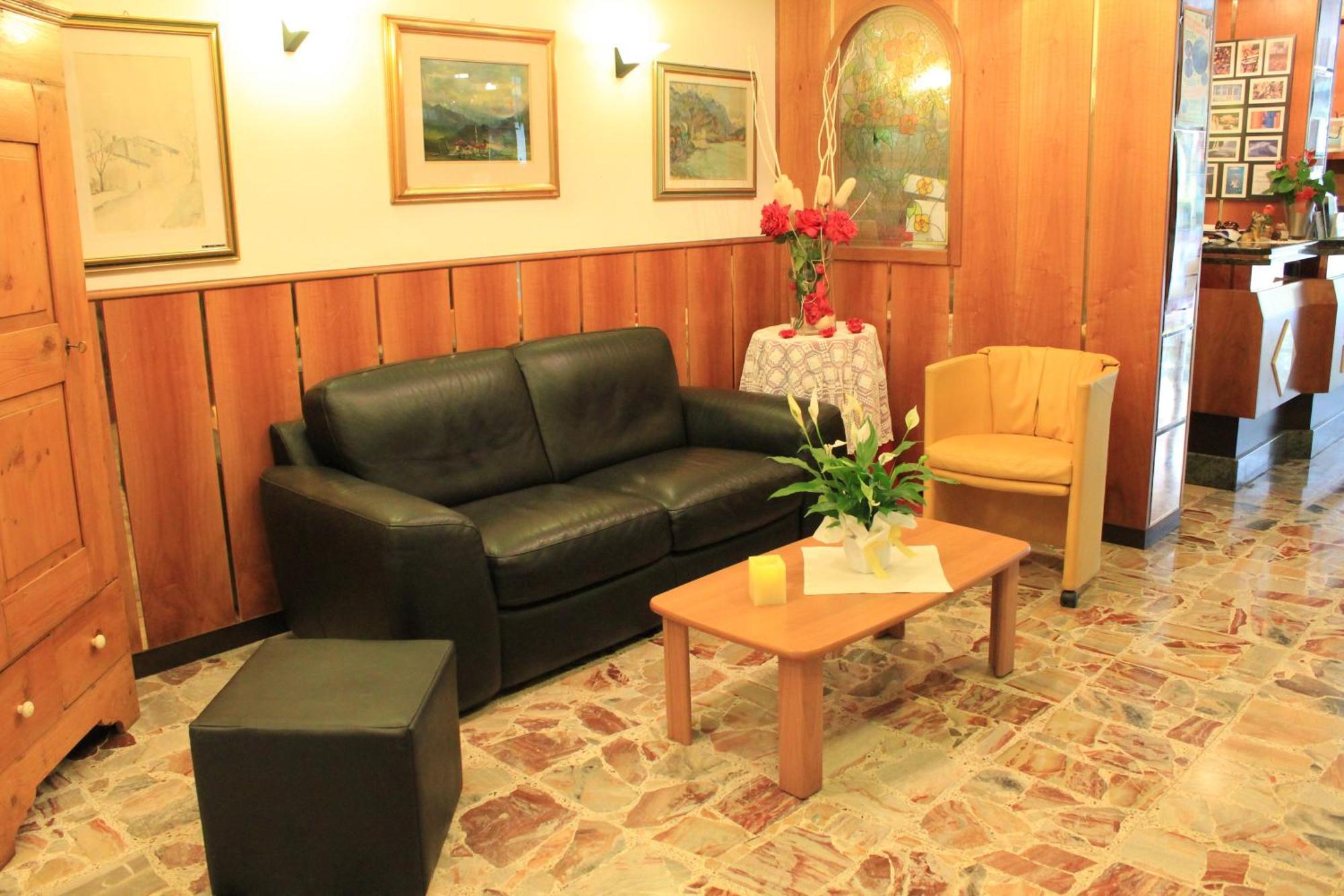 Hotel Angelini Torbole Sul Garda Esterno foto