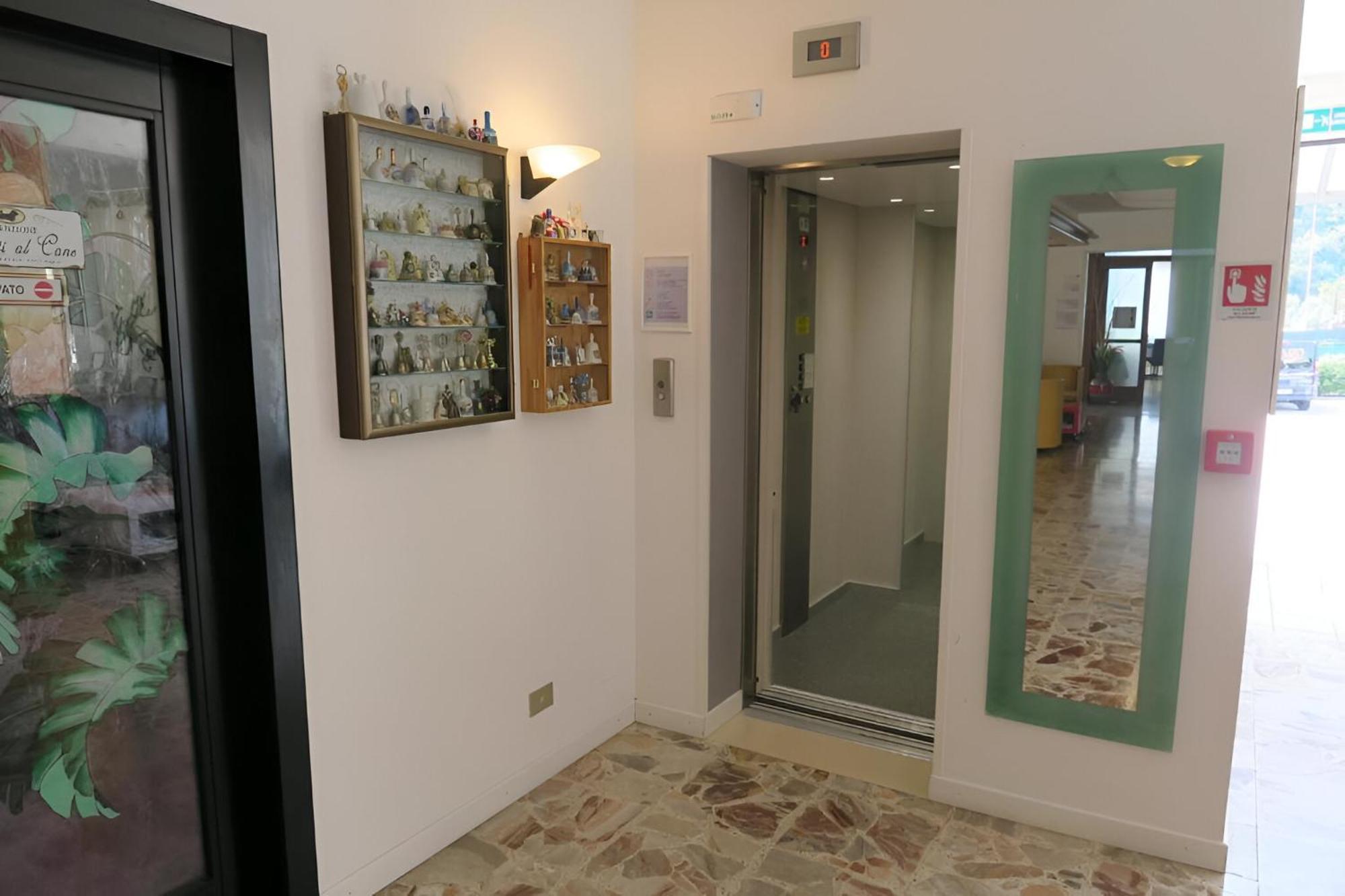 Hotel Angelini Torbole Sul Garda Esterno foto