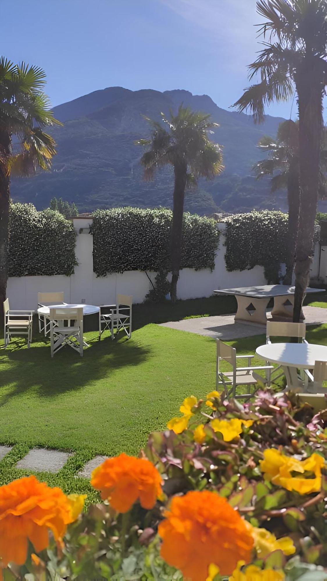 Hotel Angelini Torbole Sul Garda Esterno foto