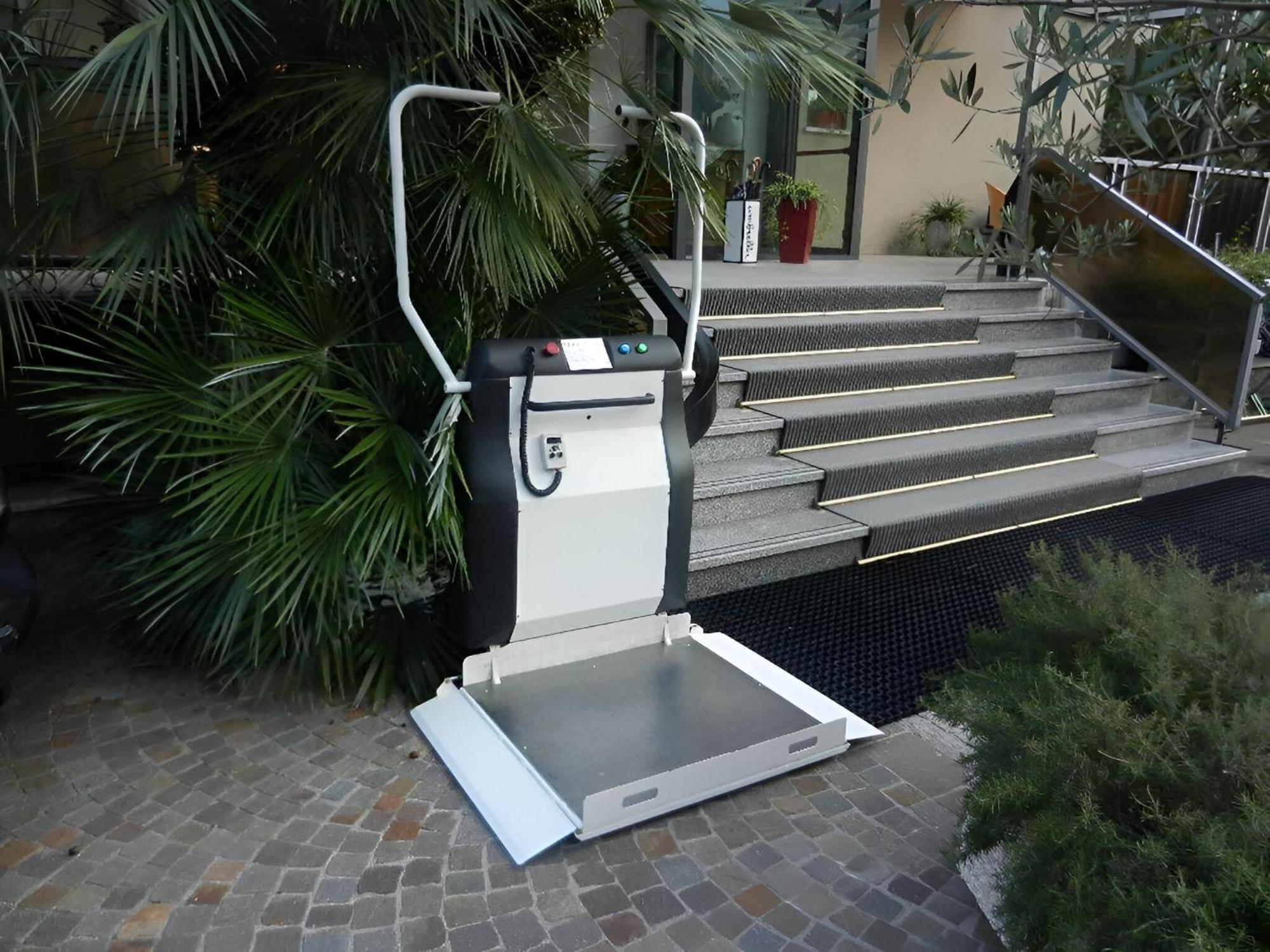 Hotel Angelini Torbole Sul Garda Esterno foto