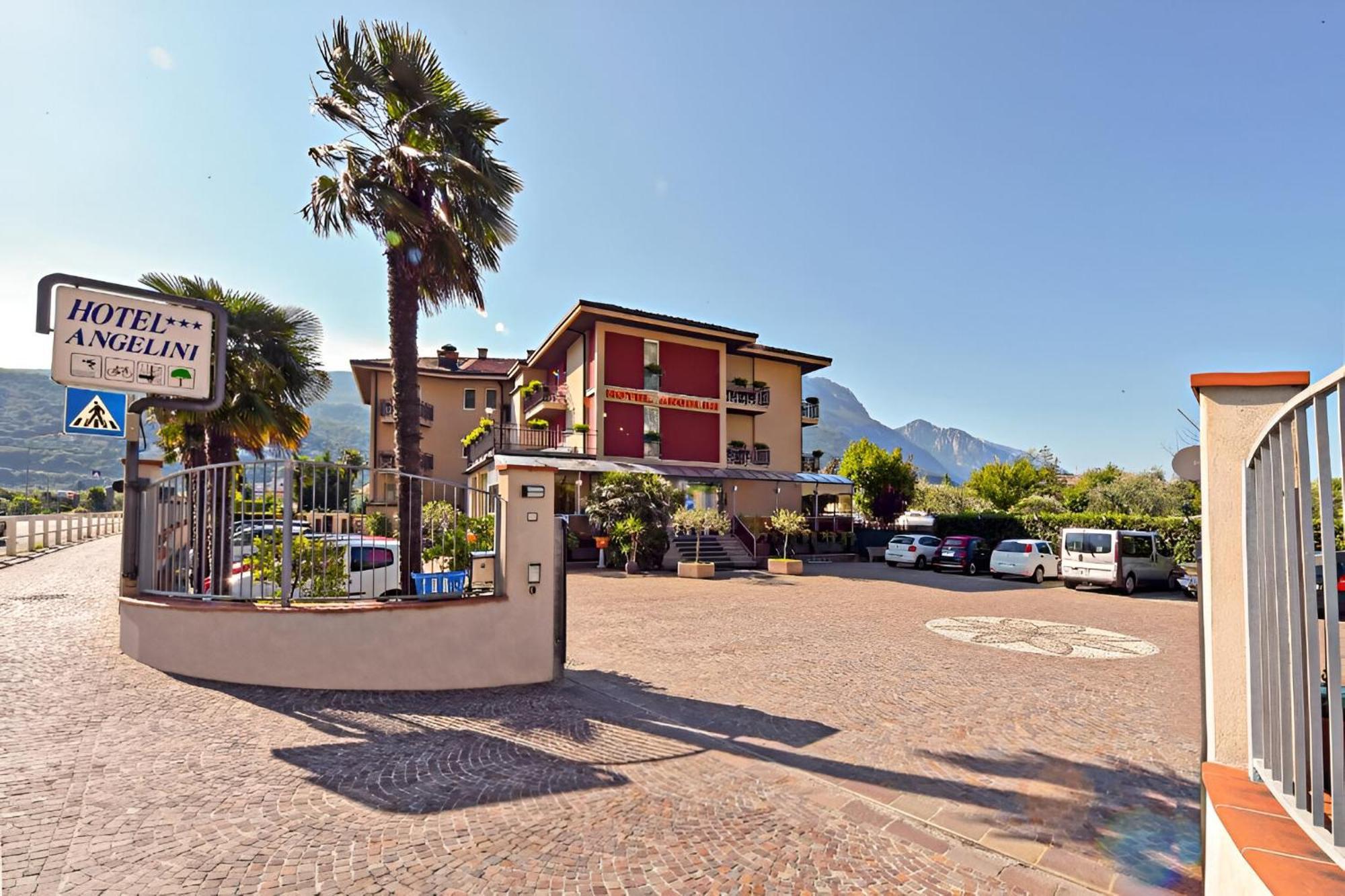 Hotel Angelini Torbole Sul Garda Esterno foto