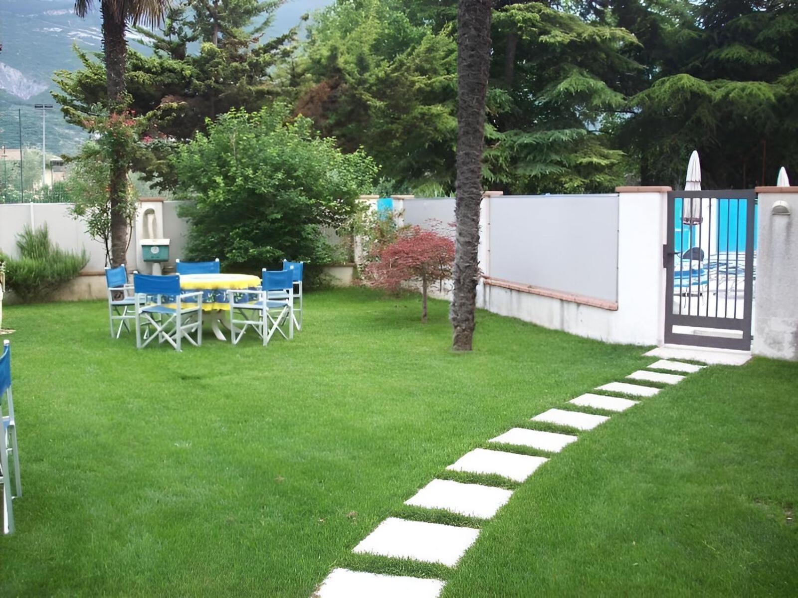 Hotel Angelini Torbole Sul Garda Esterno foto