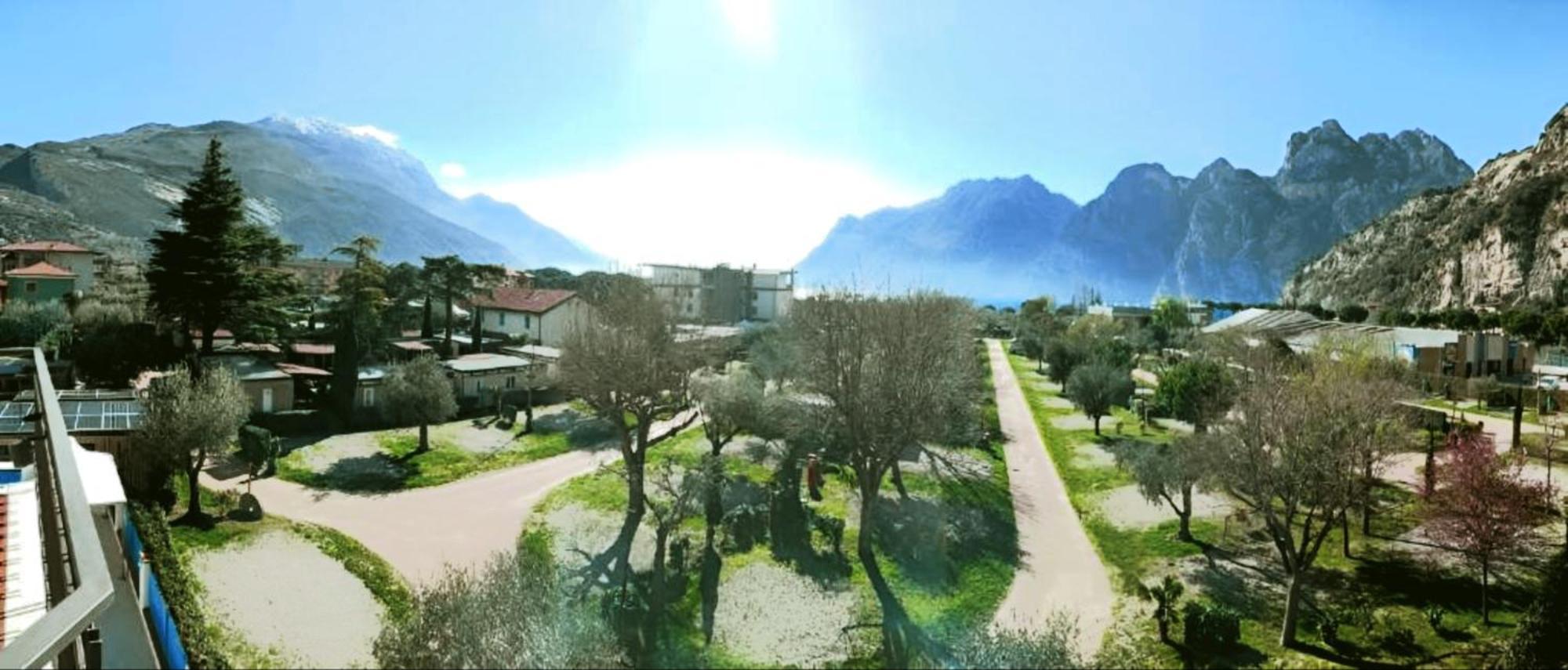Hotel Angelini Torbole Sul Garda Esterno foto