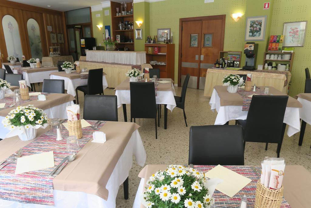 Hotel Angelini Torbole Sul Garda Esterno foto