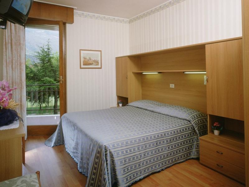 Hotel Angelini Torbole Sul Garda Esterno foto