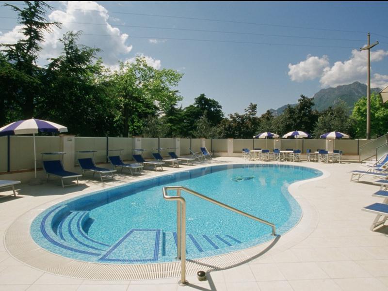 Hotel Angelini Torbole Sul Garda Esterno foto
