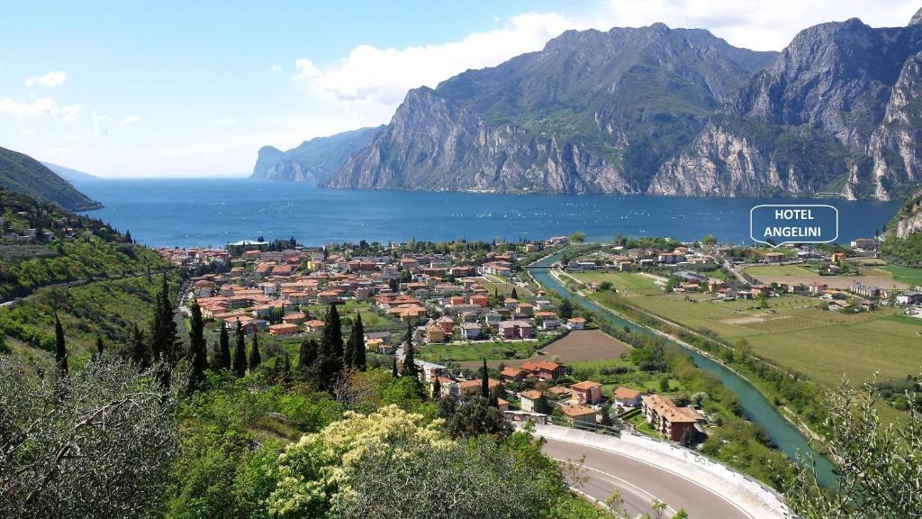 Hotel Angelini Torbole Sul Garda Esterno foto