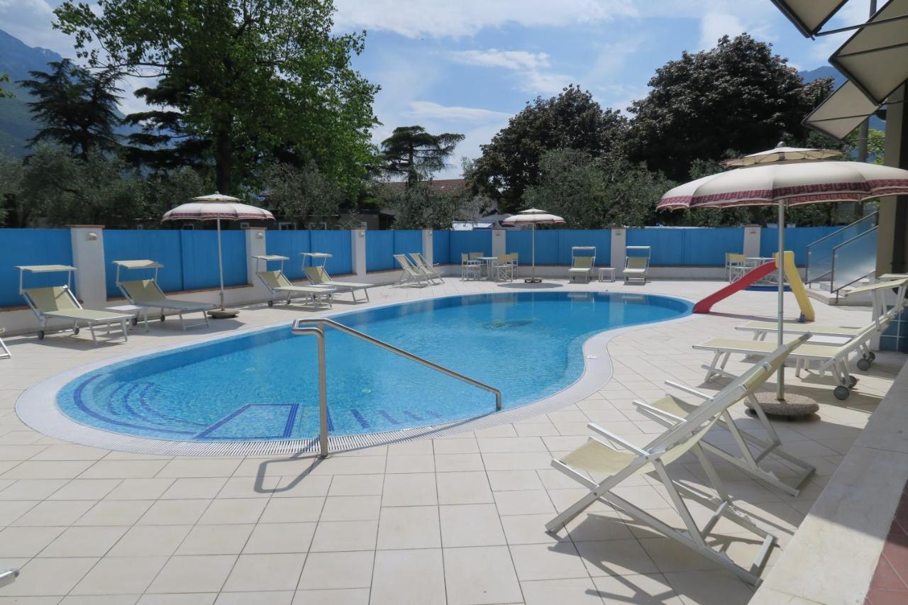 Hotel Angelini Torbole Sul Garda Esterno foto