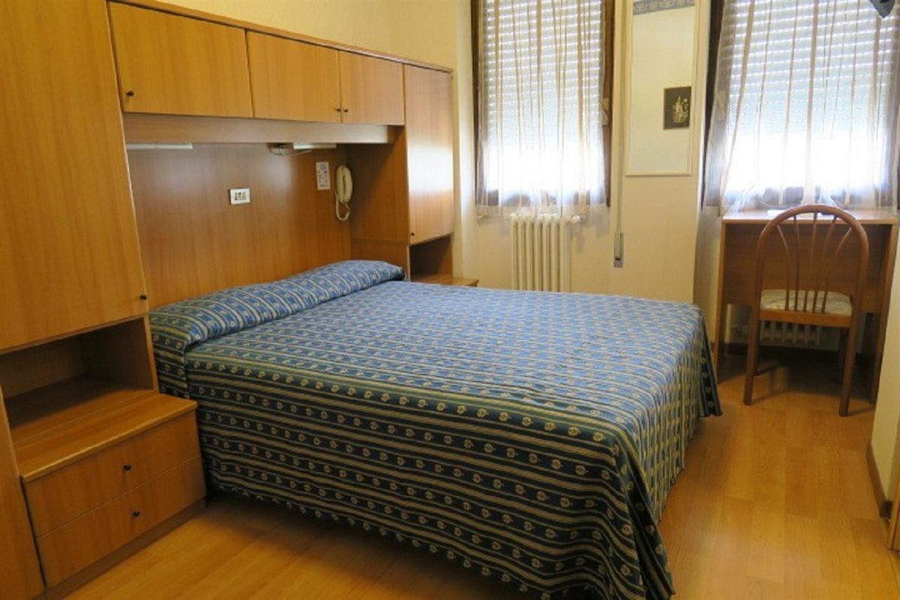 Hotel Angelini Torbole Sul Garda Esterno foto