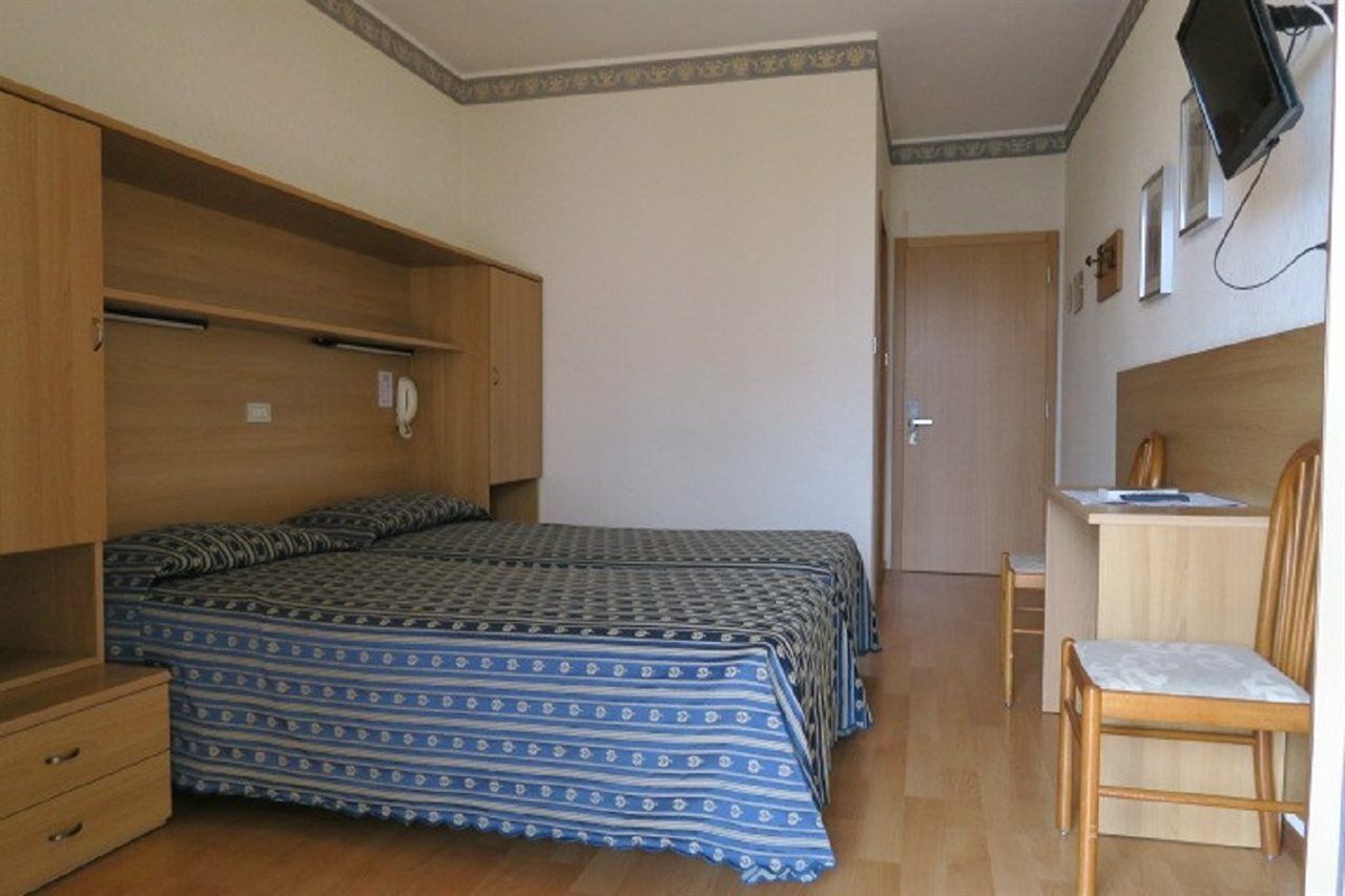 Hotel Angelini Torbole Sul Garda Esterno foto