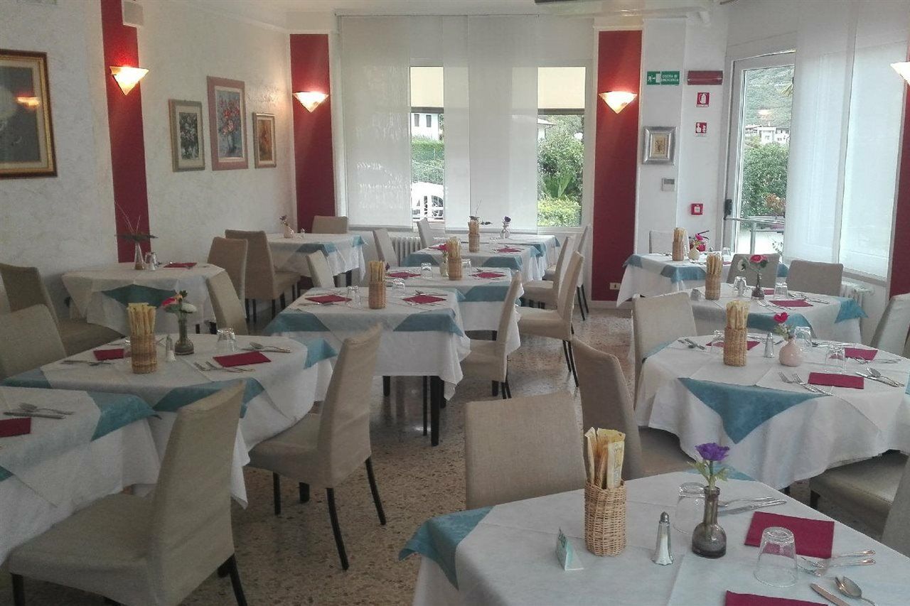 Hotel Angelini Torbole Sul Garda Esterno foto
