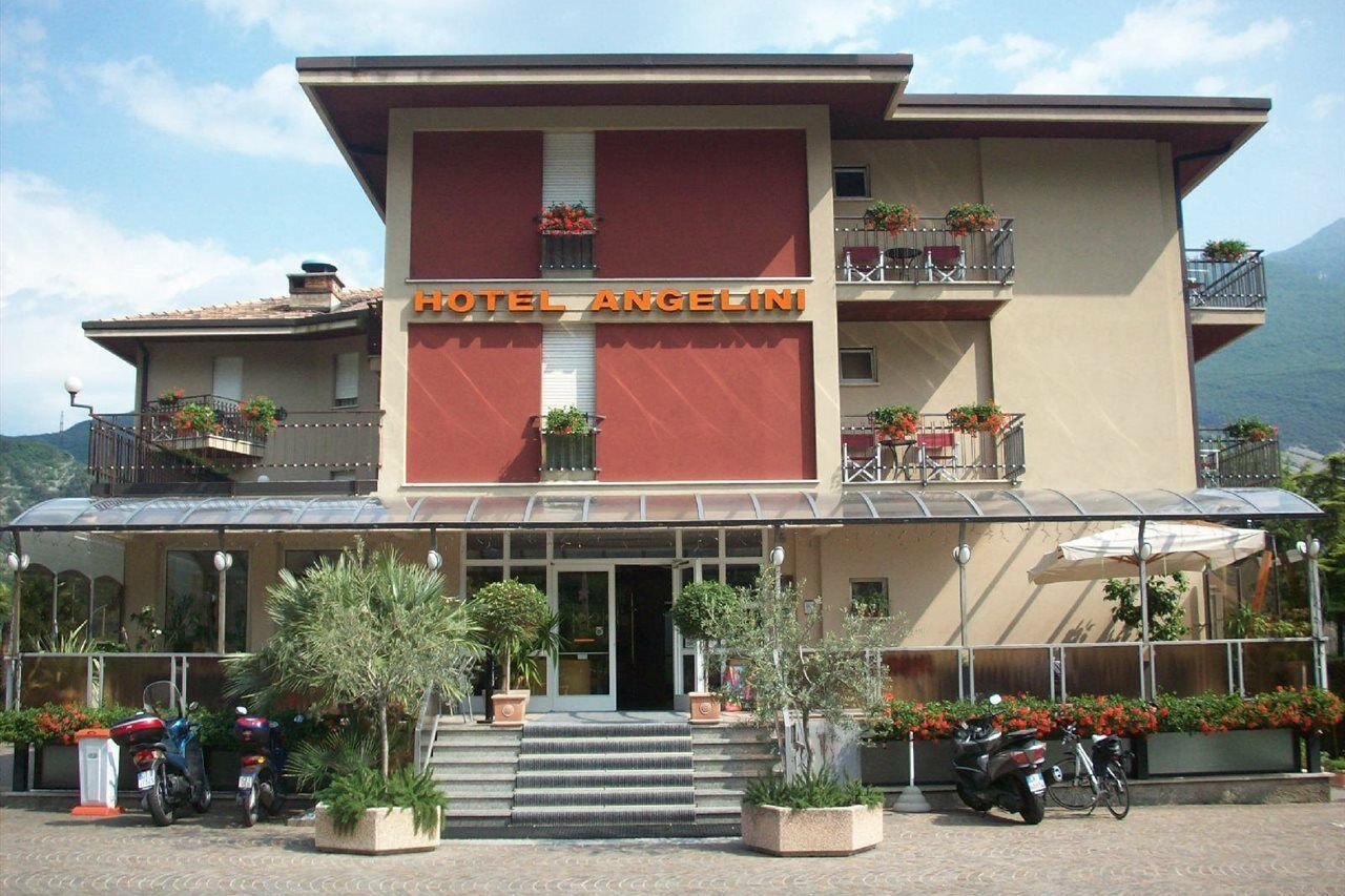 Hotel Angelini Torbole Sul Garda Esterno foto